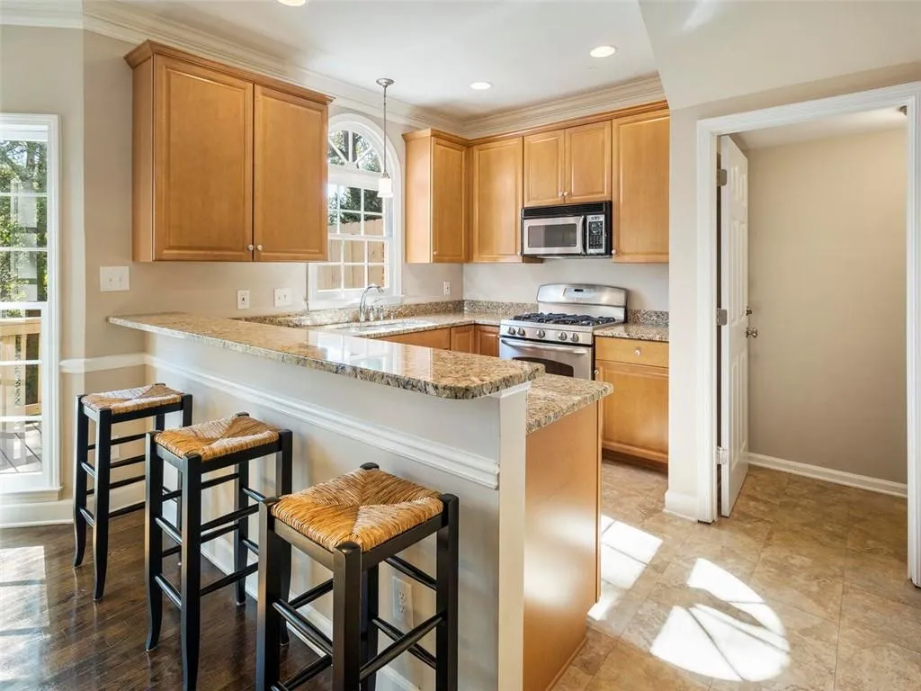 12 Honour Avenue Nw Unit 10, Atlanta, Georgia 30305, 2 Bedrooms Bedrooms, ,2 BathroomsBathrooms,Residential,Sold,12 Honour Avenue Nw Unit 10,6807812
