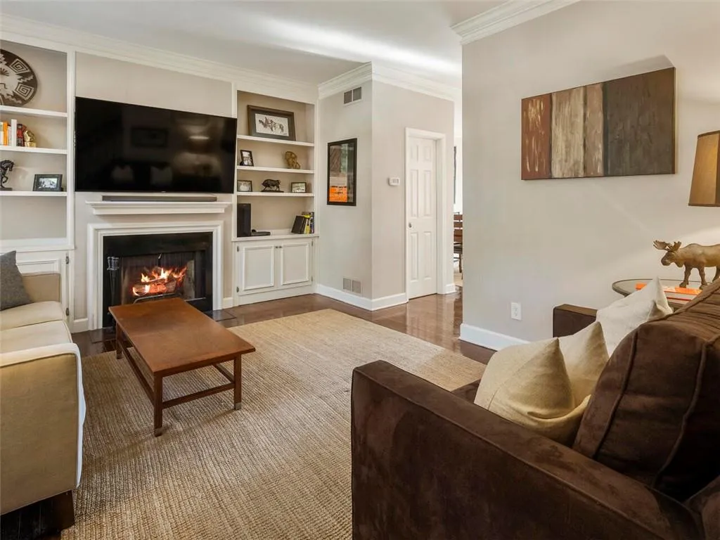 12 Honour Avenue Nw Unit 10, Atlanta, Georgia 30305, 2 Bedrooms Bedrooms, ,2 BathroomsBathrooms,Residential,Sold,12 Honour Avenue Nw Unit 10,6807812