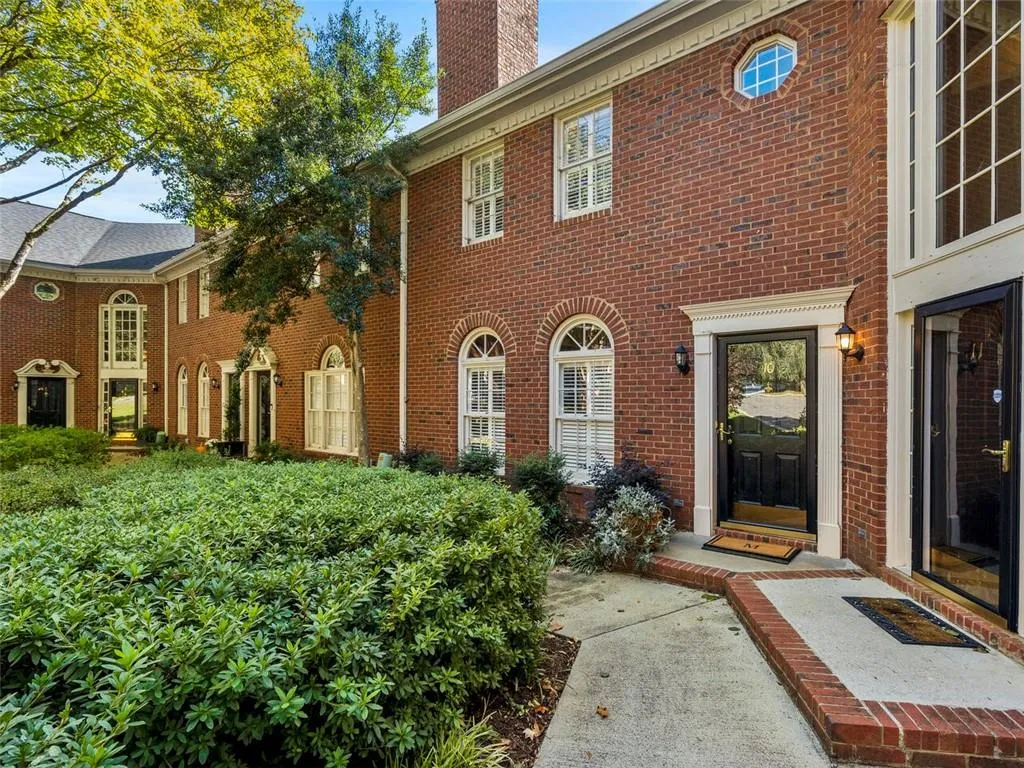 12 Honour Avenue Nw Unit 10, Atlanta, Georgia 30305, 2 Bedrooms Bedrooms, ,2 BathroomsBathrooms,Residential,Sold,12 Honour Avenue Nw Unit 10,6807812