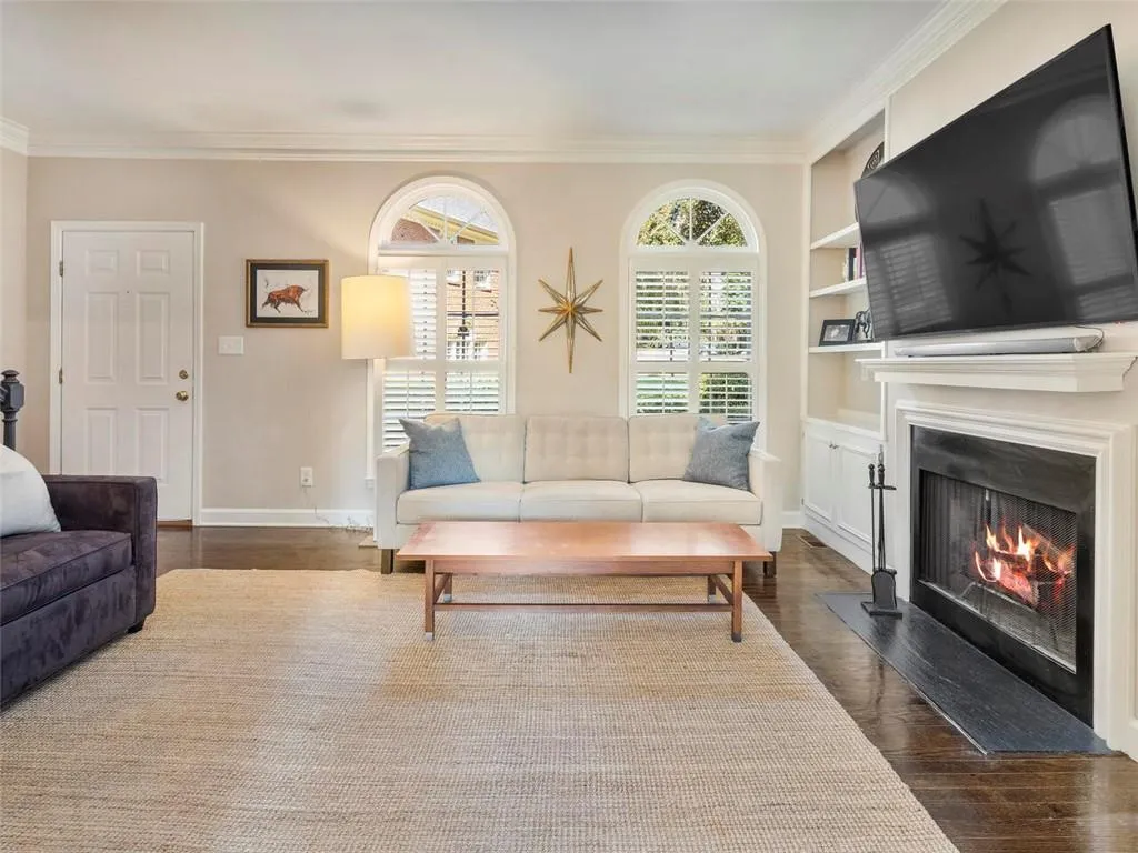 12 Honour Avenue Nw Unit 10, Atlanta, Georgia 30305, 2 Bedrooms Bedrooms, ,2 BathroomsBathrooms,Residential,Sold,12 Honour Avenue Nw Unit 10,6807812