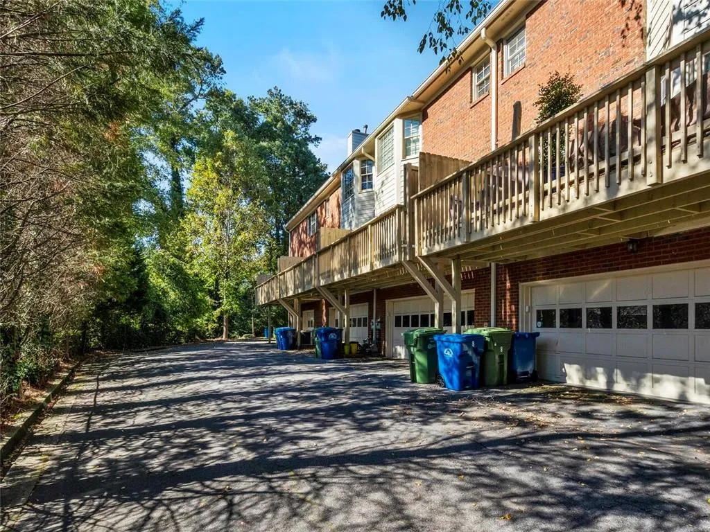12 Honour Avenue Nw Unit 10, Atlanta, Georgia 30305, 2 Bedrooms Bedrooms, ,2 BathroomsBathrooms,Residential,Sold,12 Honour Avenue Nw Unit 10,6807812