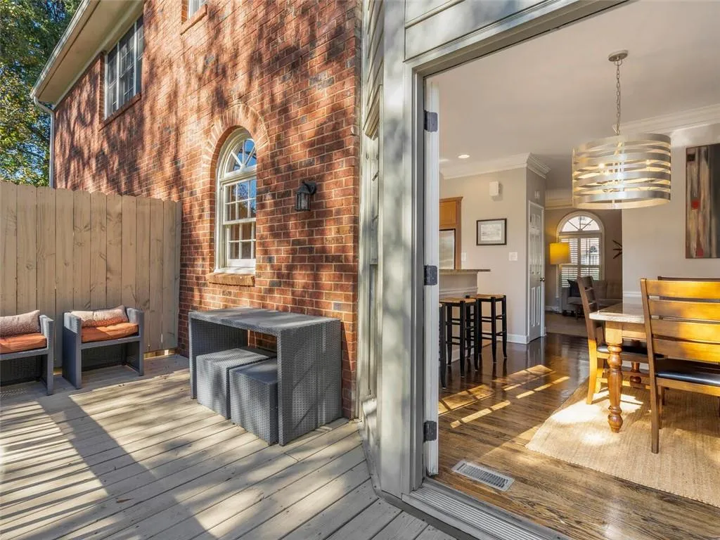 12 Honour Avenue Nw Unit 10, Atlanta, Georgia 30305, 2 Bedrooms Bedrooms, ,2 BathroomsBathrooms,Residential,Sold,12 Honour Avenue Nw Unit 10,6807812