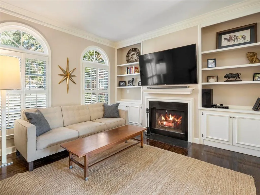 12 Honour Avenue Nw Unit 10, Atlanta, Georgia 30305, 2 Bedrooms Bedrooms, ,2 BathroomsBathrooms,Residential,Sold,12 Honour Avenue Nw Unit 10,6807812