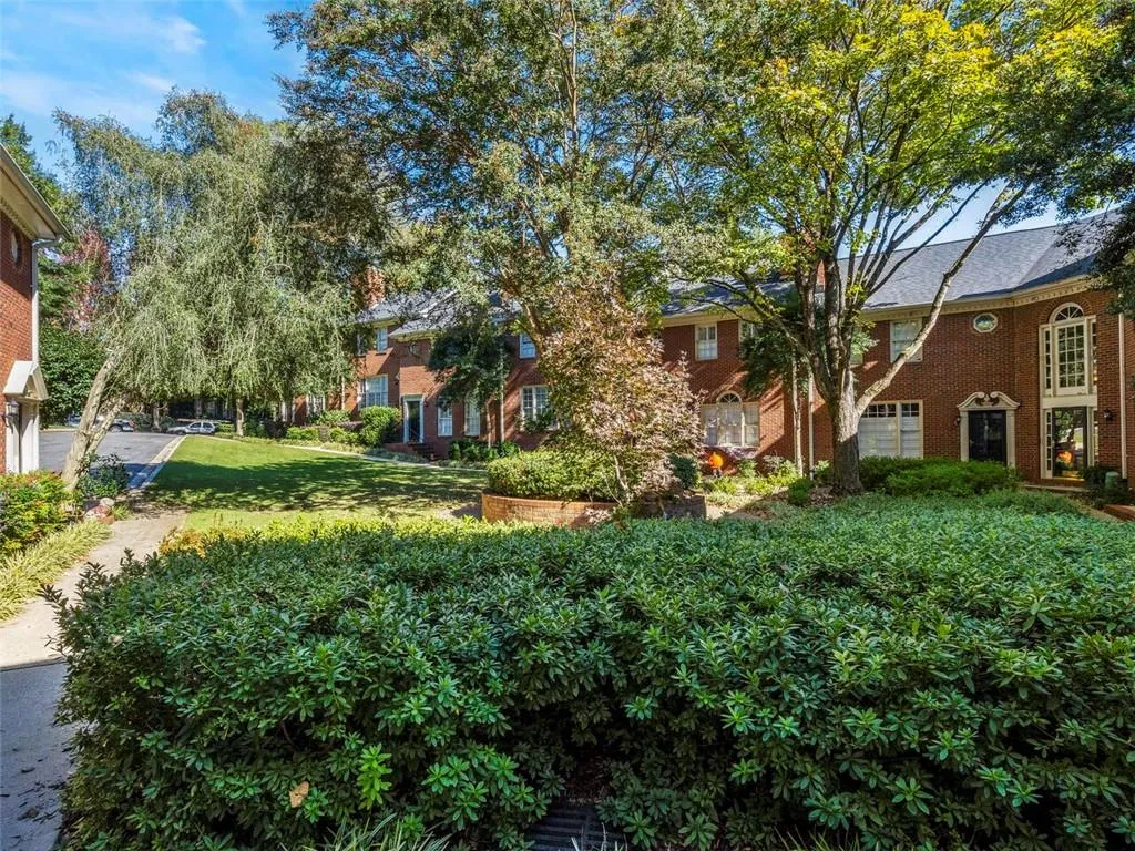 12 Honour Avenue Nw Unit 10, Atlanta, Georgia 30305, 2 Bedrooms Bedrooms, ,2 BathroomsBathrooms,Residential,Sold,12 Honour Avenue Nw Unit 10,6807812