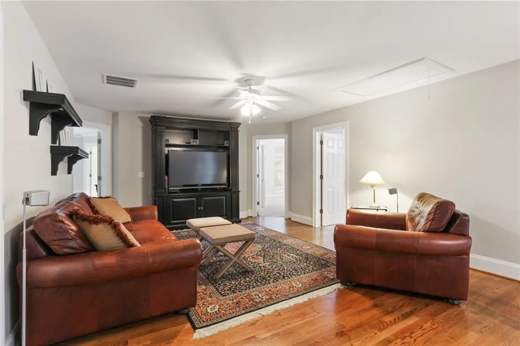 400 Wembley Circle, Sandy Springs, Georgia 30328, 5 Bedrooms Bedrooms, ,4 BathroomsBathrooms,Residential,Sold,400 Wembley Circle,6774251