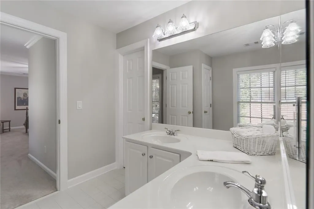 400 Wembley Circle, Sandy Springs, Georgia 30328, 5 Bedrooms Bedrooms, ,4 BathroomsBathrooms,Residential,Sold,400 Wembley Circle,6774251