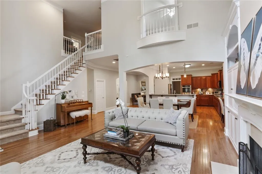 400 Wembley Circle, Sandy Springs, Georgia 30328, 5 Bedrooms Bedrooms, ,4 BathroomsBathrooms,Residential,Sold,400 Wembley Circle,6774251
