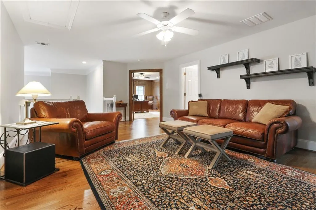 400 Wembley Circle, Sandy Springs, Georgia 30328, 5 Bedrooms Bedrooms, ,4 BathroomsBathrooms,Residential,Sold,400 Wembley Circle,6774251