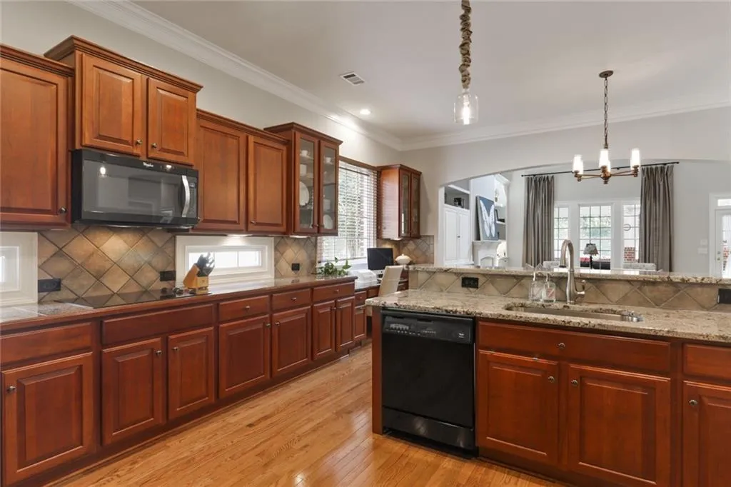 400 Wembley Circle, Sandy Springs, Georgia 30328, 5 Bedrooms Bedrooms, ,4 BathroomsBathrooms,Residential,Sold,400 Wembley Circle,6774251