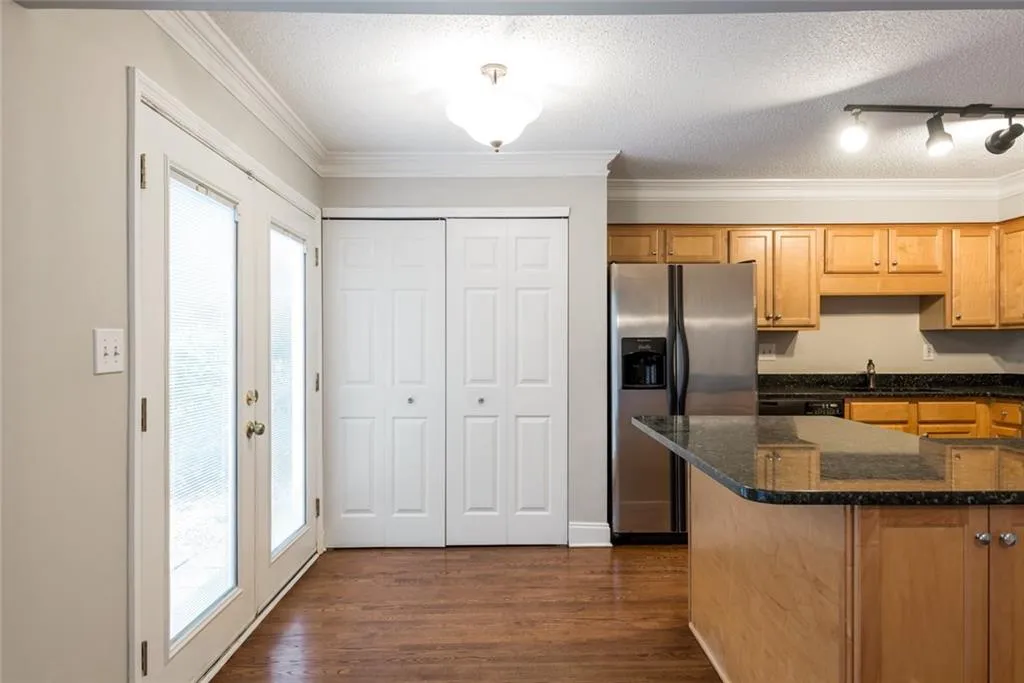 184 Peachtree Hollow Court, Atlanta, Georgia 30328, 3 Bedrooms Bedrooms, ,2 BathroomsBathrooms,Residential,Sold,184 Peachtree Hollow Court,6084301