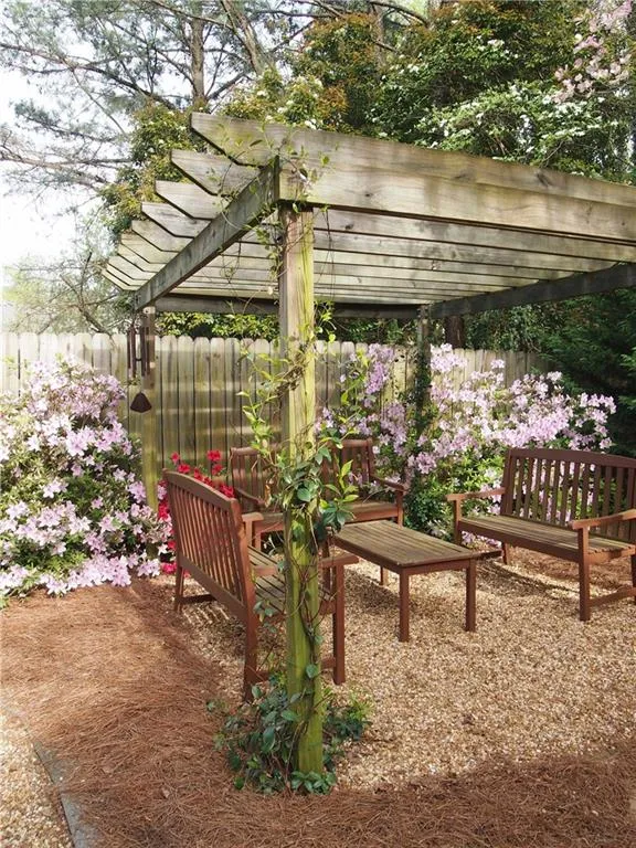 184 Peachtree Hollow Court, Atlanta, Georgia 30328, 3 Bedrooms Bedrooms, ,2 BathroomsBathrooms,Residential,Sold,184 Peachtree Hollow Court,6084301