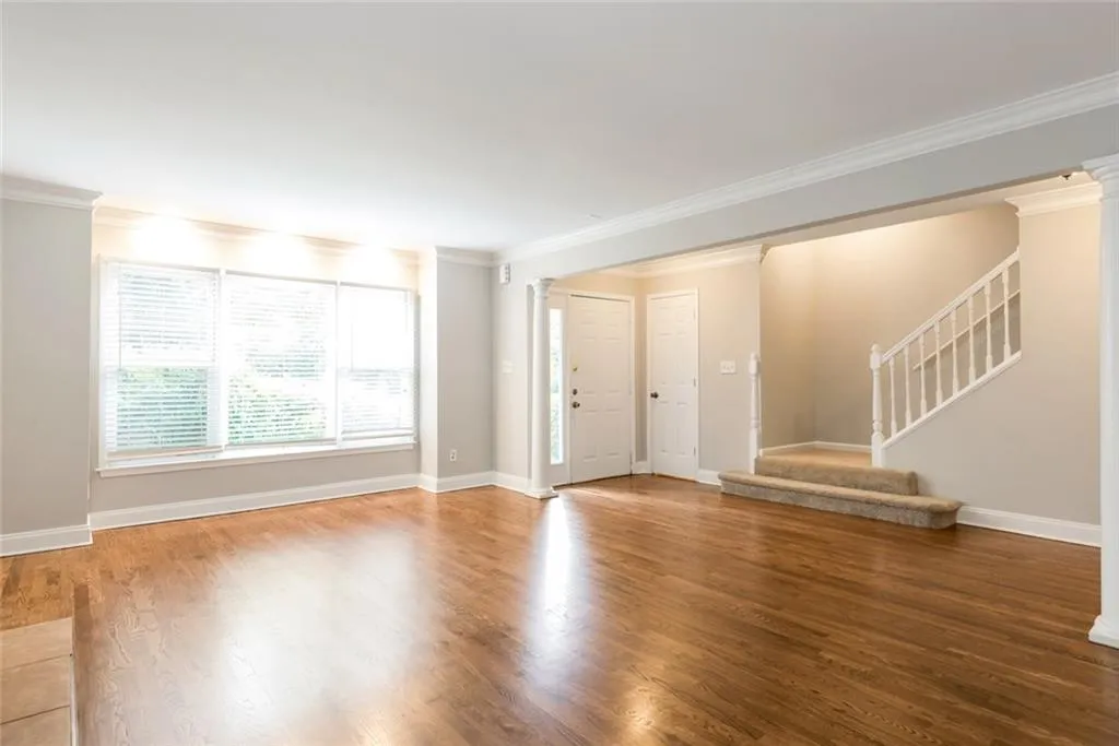 184 Peachtree Hollow Court, Atlanta, Georgia 30328, 3 Bedrooms Bedrooms, ,2 BathroomsBathrooms,Residential,Sold,184 Peachtree Hollow Court,6084301