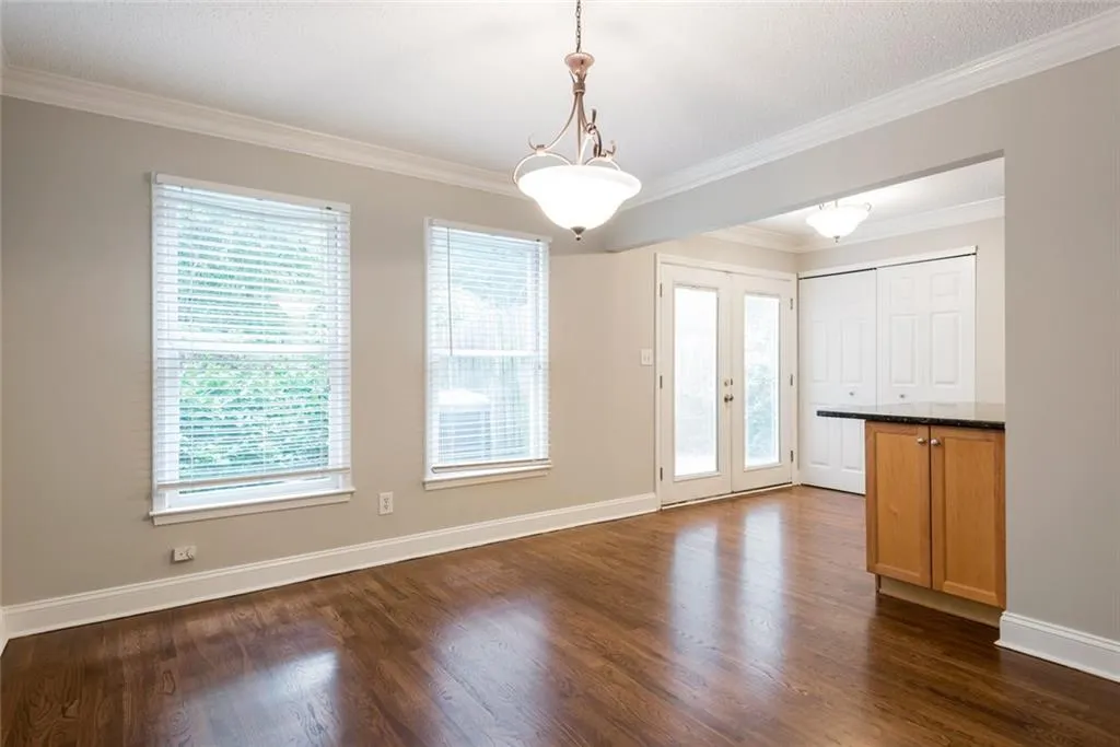 184 Peachtree Hollow Court, Atlanta, Georgia 30328, 3 Bedrooms Bedrooms, ,2 BathroomsBathrooms,Residential,Sold,184 Peachtree Hollow Court,6084301