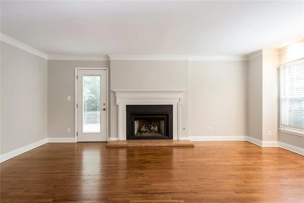 184 Peachtree Hollow Court, Atlanta, Georgia 30328, 3 Bedrooms Bedrooms, ,2 BathroomsBathrooms,Residential,Sold,184 Peachtree Hollow Court,6084301