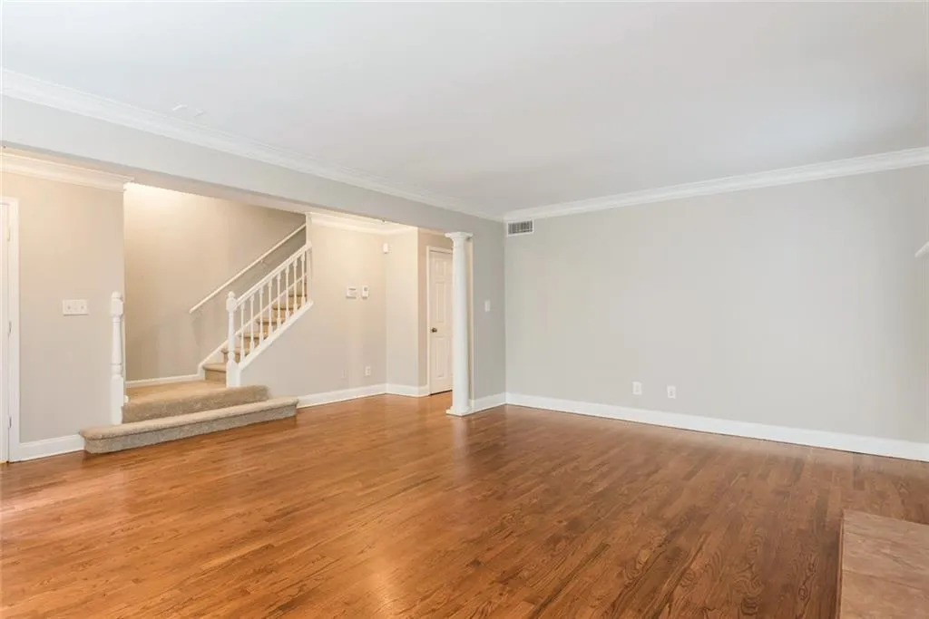 184 Peachtree Hollow Court, Atlanta, Georgia 30328, 3 Bedrooms Bedrooms, ,2 BathroomsBathrooms,Residential,Sold,184 Peachtree Hollow Court,6084301