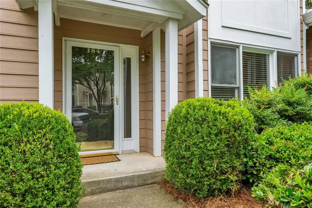 184 Peachtree Hollow Court, Atlanta, Georgia 30328, 3 Bedrooms Bedrooms, ,2 BathroomsBathrooms,Residential,Sold,184 Peachtree Hollow Court,6084301