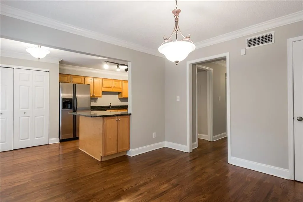 184 Peachtree Hollow Court, Atlanta, Georgia 30328, 3 Bedrooms Bedrooms, ,2 BathroomsBathrooms,Residential,Sold,184 Peachtree Hollow Court,6084301