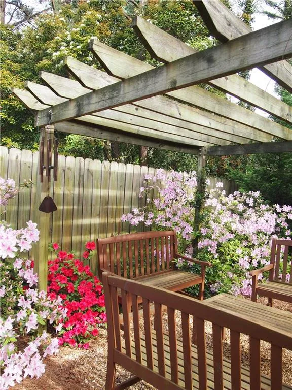 184 Peachtree Hollow Court, Atlanta, Georgia 30328, 3 Bedrooms Bedrooms, ,2 BathroomsBathrooms,Residential,Sold,184 Peachtree Hollow Court,6084301