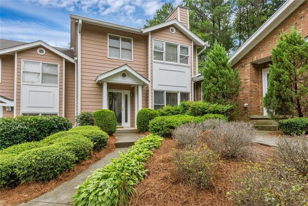 184 Peachtree Hollow Court, Atlanta, Georgia 30328, 3 Bedrooms Bedrooms, ,2 BathroomsBathrooms,Residential,Sold,184 Peachtree Hollow Court,6084301