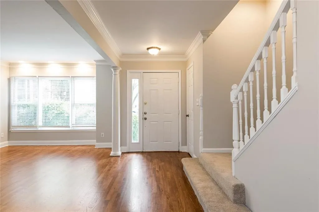 184 Peachtree Hollow Court, Atlanta, Georgia 30328, 3 Bedrooms Bedrooms, ,2 BathroomsBathrooms,Residential,Sold,184 Peachtree Hollow Court,6084301