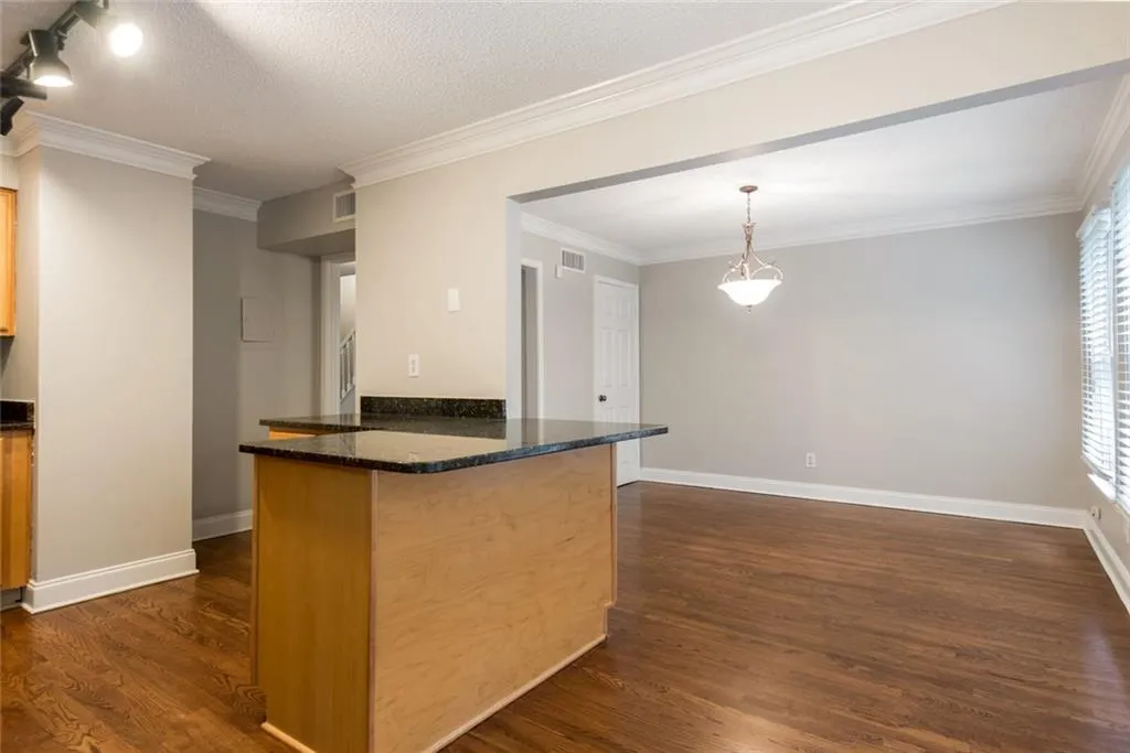 184 Peachtree Hollow Court, Atlanta, Georgia 30328, 3 Bedrooms Bedrooms, ,2 BathroomsBathrooms,Residential,Sold,184 Peachtree Hollow Court,6084301