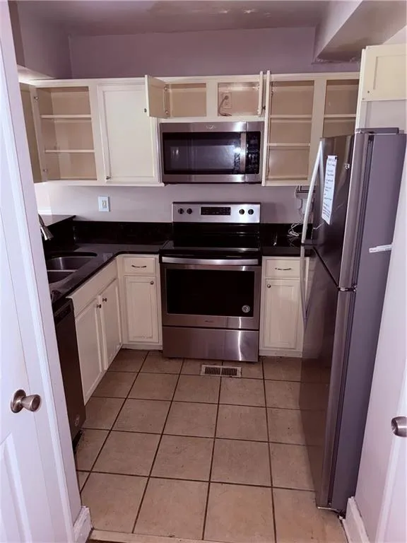 2855 Peachtree Road Ne Unit 103, Atlanta, Georgia 30305, 2 Bedrooms Bedrooms, 0 ,2 BathroomsBathrooms,Residential,For Sale,2855 Peachtree Road Ne Unit 103,7831426