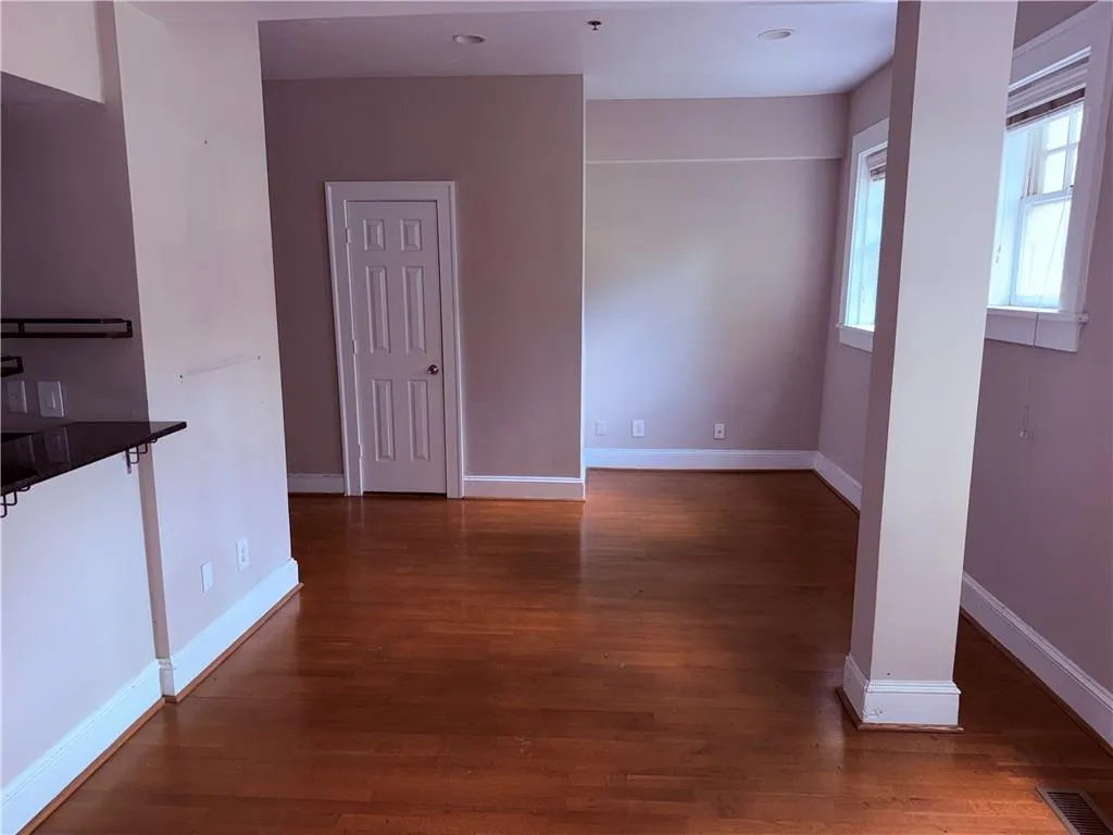 2855 Peachtree Road Ne Unit 103, Atlanta, Georgia 30305, 2 Bedrooms Bedrooms, 0 ,2 BathroomsBathrooms,Residential,For Sale,2855 Peachtree Road Ne Unit 103,7831426
