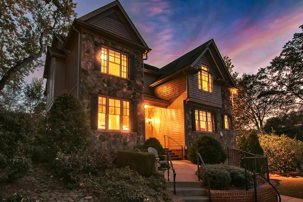 99 Spruell Springs Road, Atlanta, Georgia 30342, 5 Bedrooms Bedrooms, ,4 BathroomsBathrooms,Residential,Sold,99 Spruell Springs Road,6008456