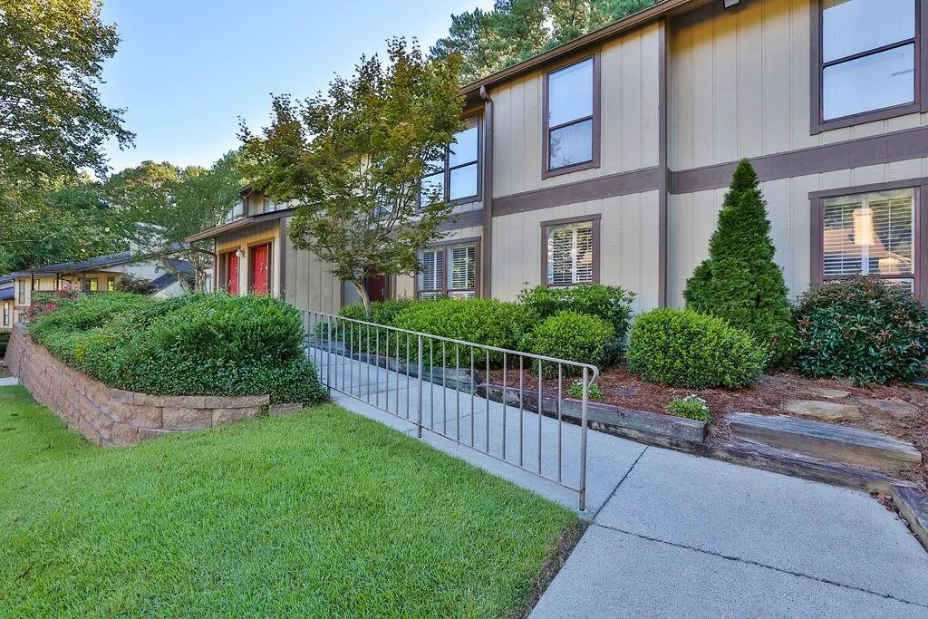 604 Woodcliff Drive, Sandy Springs, Georgia 30350, 2 Bedrooms Bedrooms, ,2 BathroomsBathrooms,Residential,Sold,604 Woodcliff Drive,7114408