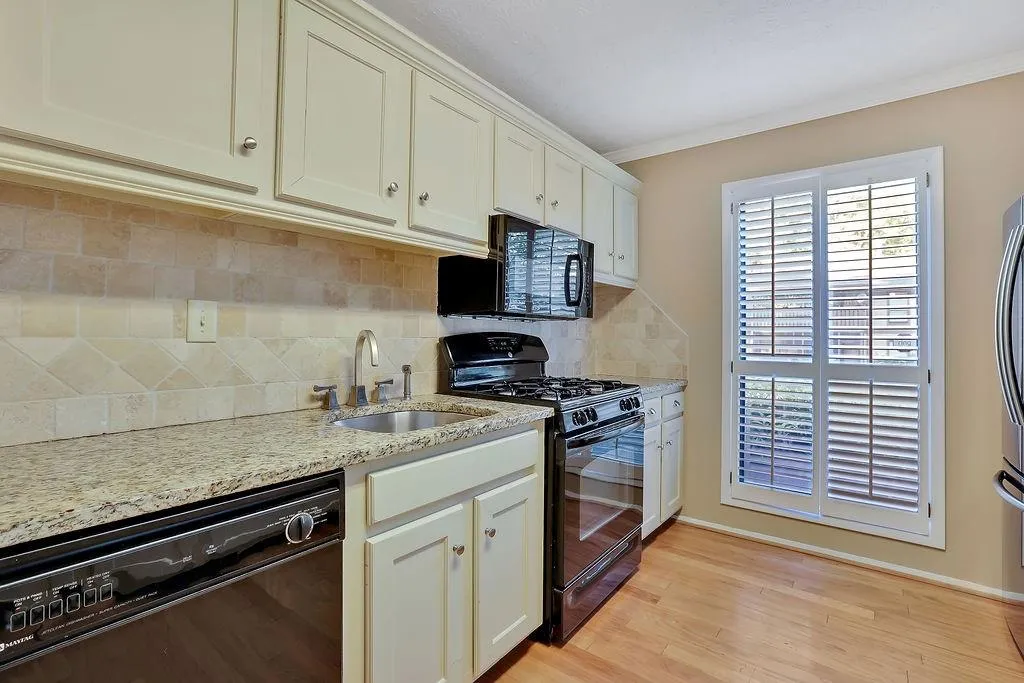 604 Woodcliff Drive, Sandy Springs, Georgia 30350, 2 Bedrooms Bedrooms, ,2 BathroomsBathrooms,Residential,Sold,604 Woodcliff Drive,7114408