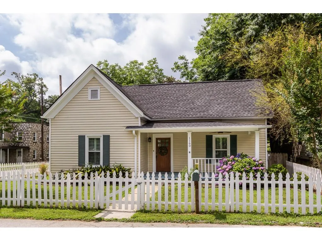 1160 Niles Avenue Nw, Atlanta, Georgia 30318, 3 Bedrooms Bedrooms, ,2 BathroomsBathrooms,Residential,Sold,1160 Niles Avenue Nw,6027229