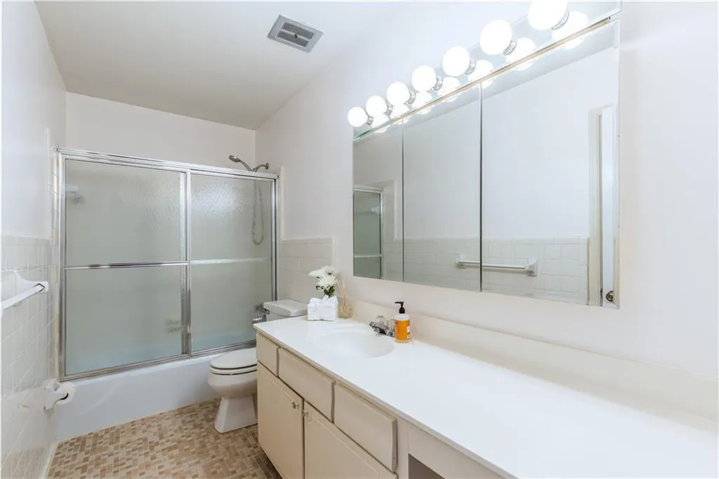 5400 Roswell Road Unit I-6, Atlanta, Georgia 30342, 3 Bedrooms Bedrooms, ,2 BathroomsBathrooms,Residential,Sold,5400 Roswell Road Unit I-6,5932331