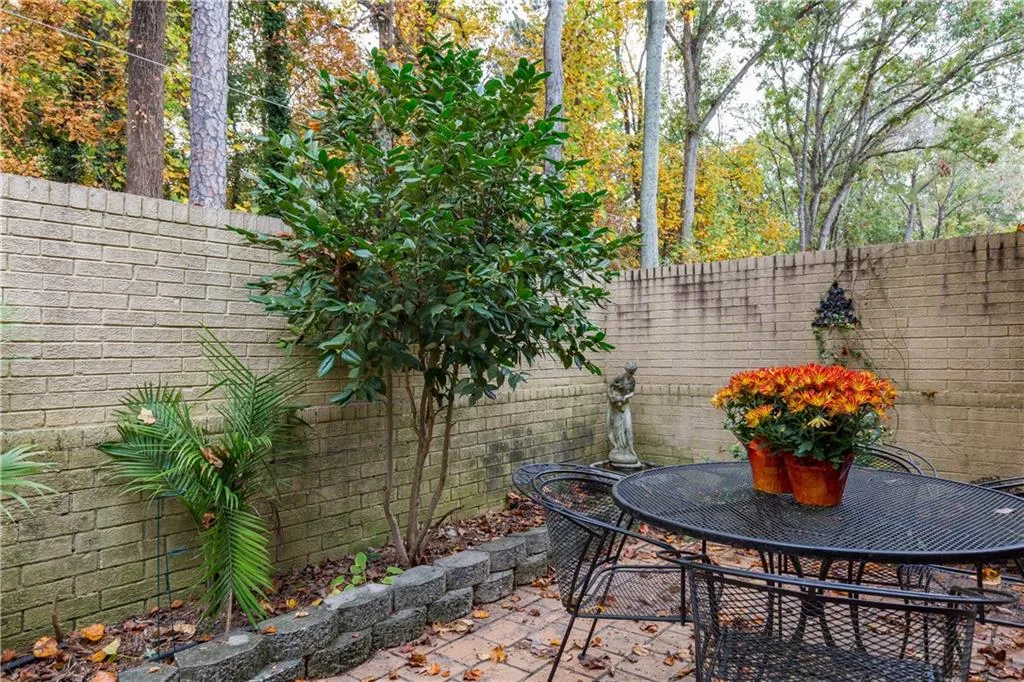 5400 Roswell Road Unit I-6, Atlanta, Georgia 30342, 3 Bedrooms Bedrooms, ,2 BathroomsBathrooms,Residential,Sold,5400 Roswell Road Unit I-6,5932331
