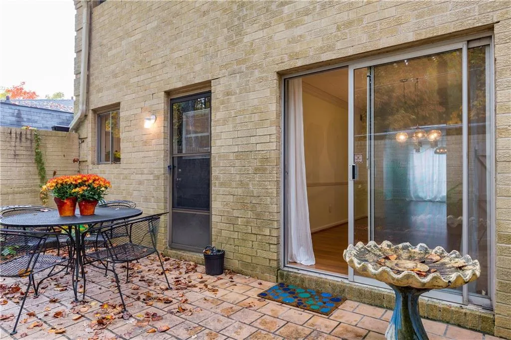 5400 Roswell Road Unit I-6, Atlanta, Georgia 30342, 3 Bedrooms Bedrooms, ,2 BathroomsBathrooms,Residential,Sold,5400 Roswell Road Unit I-6,5932331