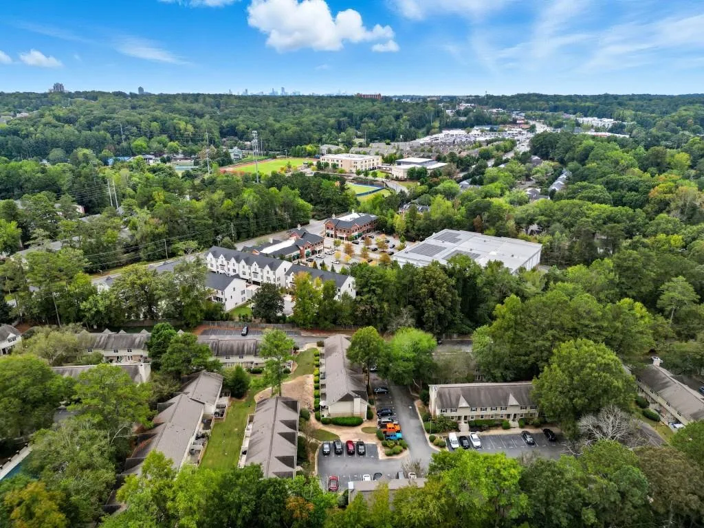 6900 Roswell Road Unit G1, Atlanta, Georgia 30328, 3 Bedrooms Bedrooms, ,2 BathroomsBathrooms,Residential,For Sale,6900 Roswell Road Unit G1,7663181