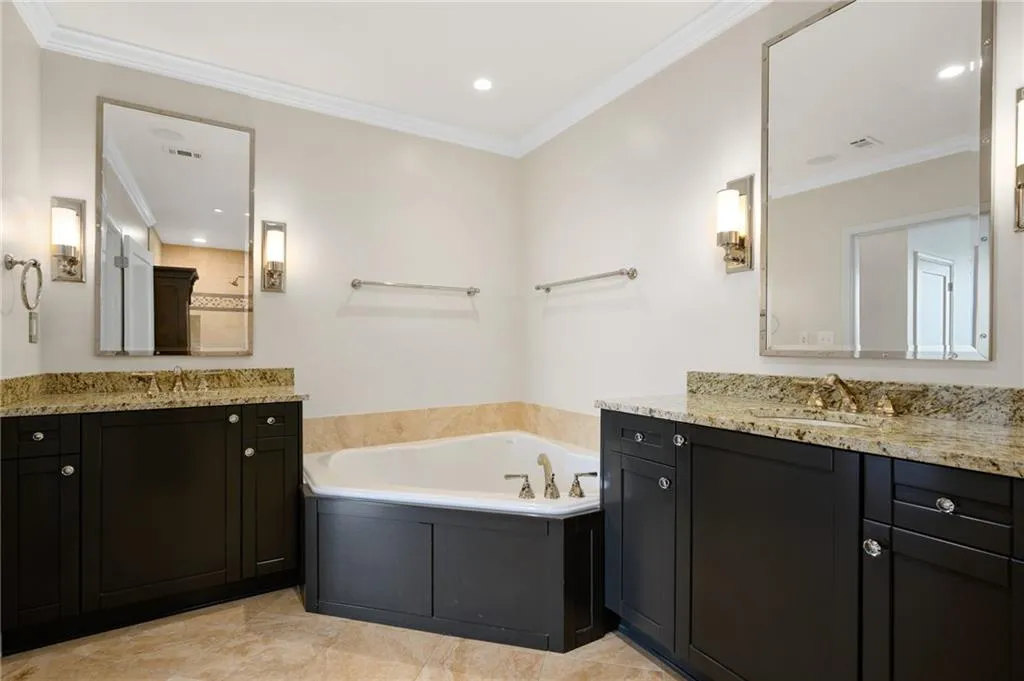2795 Peachtree Road Ne Unit 1904, Atlanta, Georgia 30305, 2 Bedrooms Bedrooms, ,2 BathroomsBathrooms,Residential,Sold,2795 Peachtree Road Ne Unit 1904,7132222