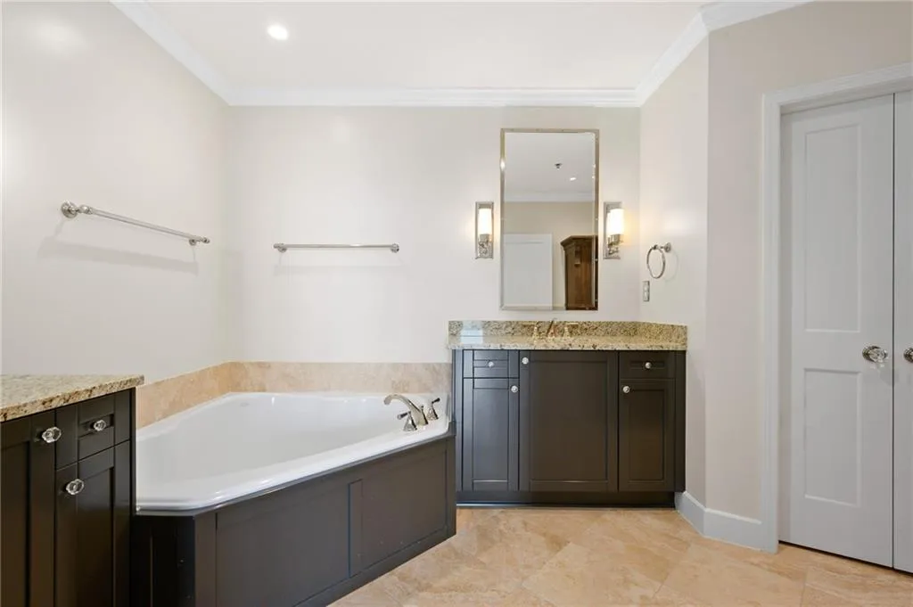 2795 Peachtree Road Ne Unit 1904, Atlanta, Georgia 30305, 2 Bedrooms Bedrooms, ,2 BathroomsBathrooms,Residential,Sold,2795 Peachtree Road Ne Unit 1904,7132222