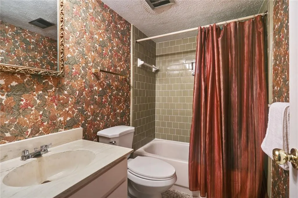 725 Dalrymple Road Unit 1c, Sandy Springs, Georgia 30328, 2 Bedrooms Bedrooms, ,2 BathroomsBathrooms,Residential,Sold,725 Dalrymple Road Unit 1c,6121192