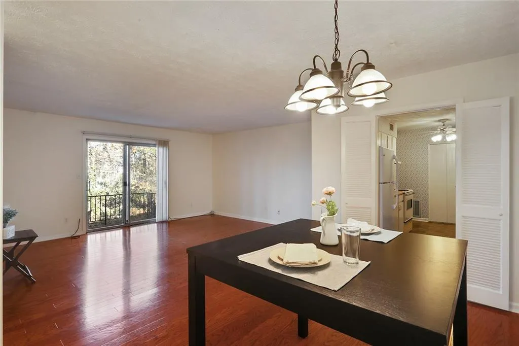 725 Dalrymple Road Unit 1c, Sandy Springs, Georgia 30328, 2 Bedrooms Bedrooms, ,2 BathroomsBathrooms,Residential,Sold,725 Dalrymple Road Unit 1c,6121192