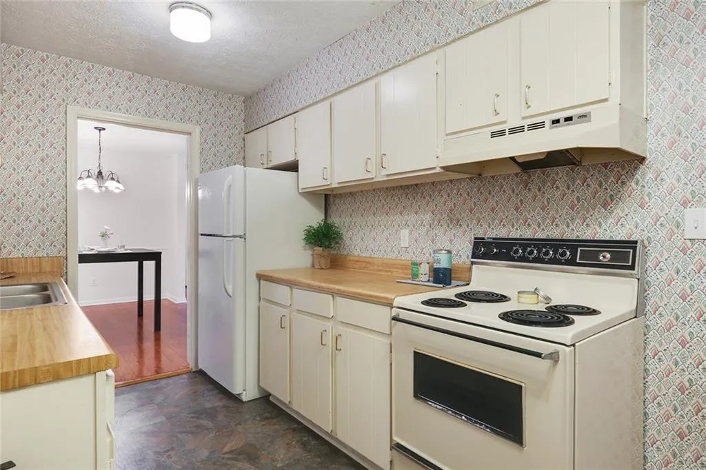 725 Dalrymple Road Unit 1c, Sandy Springs, Georgia 30328, 2 Bedrooms Bedrooms, ,2 BathroomsBathrooms,Residential,Sold,725 Dalrymple Road Unit 1c,6121192