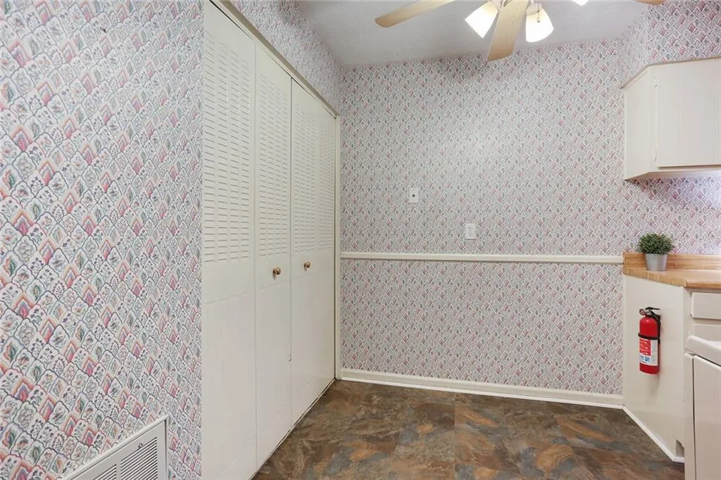 725 Dalrymple Road Unit 1c, Sandy Springs, Georgia 30328, 2 Bedrooms Bedrooms, ,2 BathroomsBathrooms,Residential,Sold,725 Dalrymple Road Unit 1c,6121192