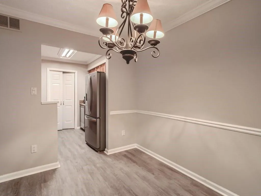 5147 Roswell Road Unit 2, Atlanta, Georgia 30342, 2 Bedrooms Bedrooms, ,1 BathroomBathrooms,Residential,Sold,5147 Roswell Road Unit 2,7114351