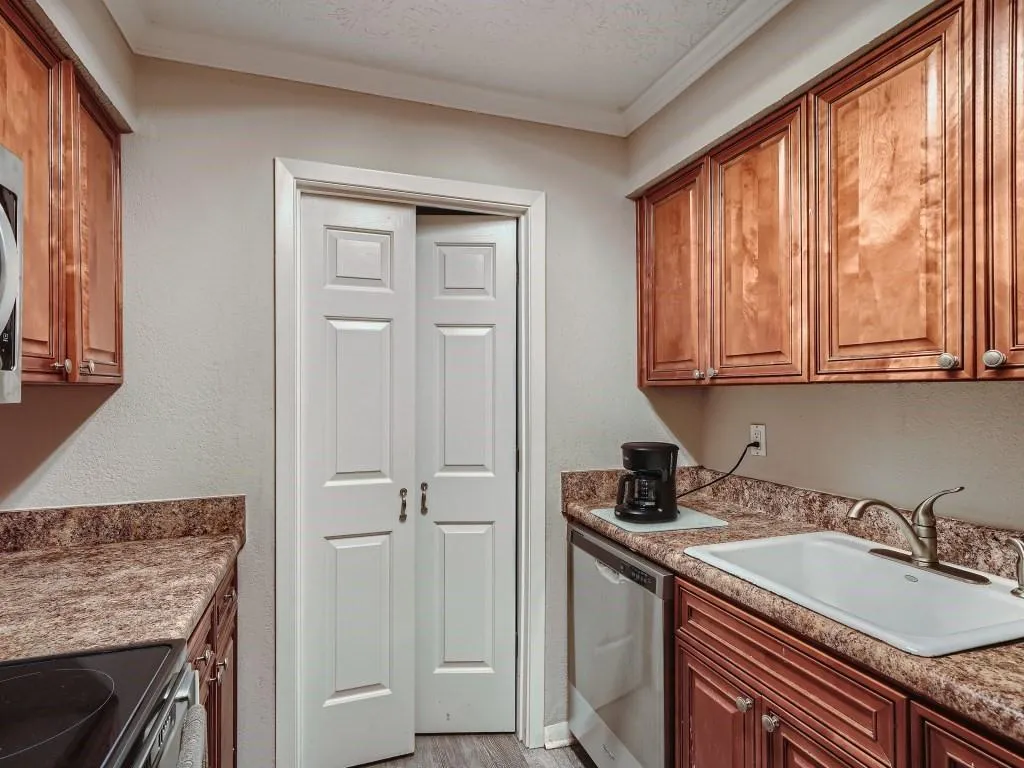 5147 Roswell Road Unit 2, Atlanta, Georgia 30342, 2 Bedrooms Bedrooms, ,1 BathroomBathrooms,Residential,Sold,5147 Roswell Road Unit 2,7114351