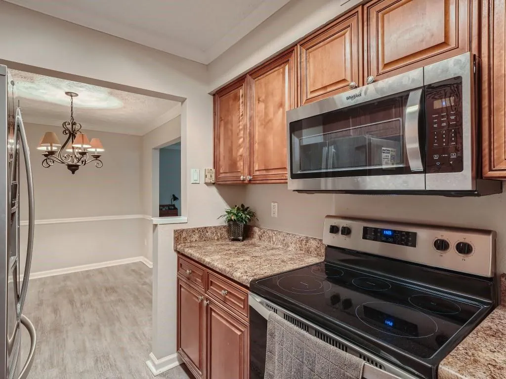 5147 Roswell Road Unit 2, Atlanta, Georgia 30342, 2 Bedrooms Bedrooms, ,1 BathroomBathrooms,Residential,Sold,5147 Roswell Road Unit 2,7114351