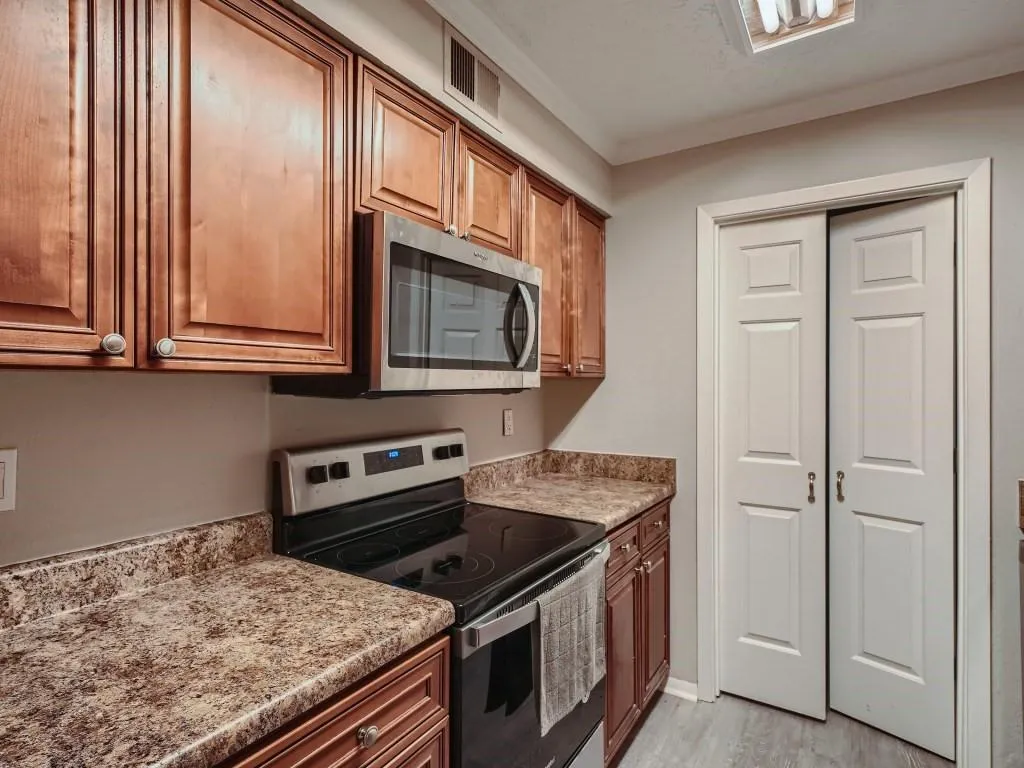 5147 Roswell Road Unit 2, Atlanta, Georgia 30342, 2 Bedrooms Bedrooms, ,1 BathroomBathrooms,Residential,Sold,5147 Roswell Road Unit 2,7114351