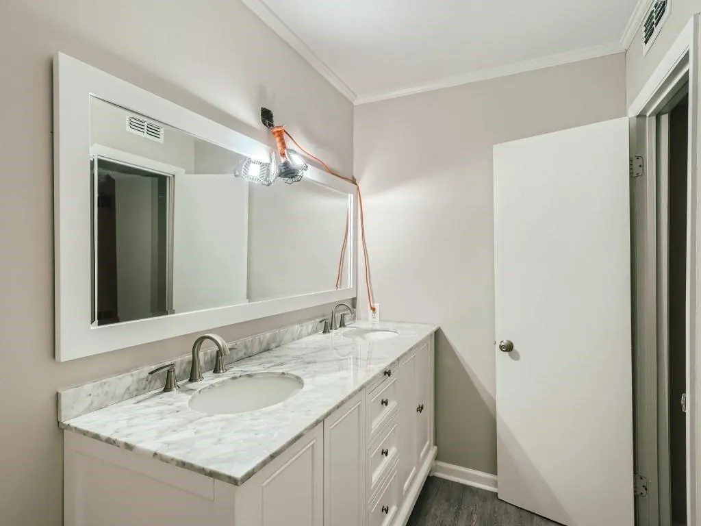 5147 Roswell Road Unit 2, Atlanta, Georgia 30342, 2 Bedrooms Bedrooms, ,1 BathroomBathrooms,Residential,Sold,5147 Roswell Road Unit 2,7114351