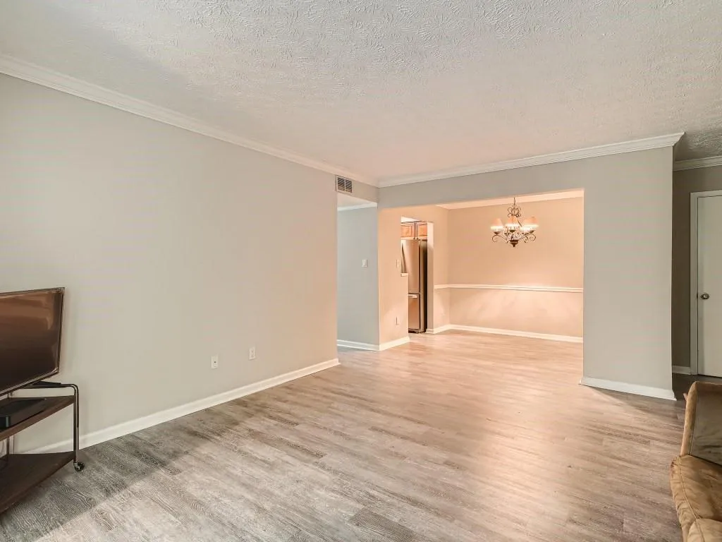5147 Roswell Road Unit 2, Atlanta, Georgia 30342, 2 Bedrooms Bedrooms, ,1 BathroomBathrooms,Residential,Sold,5147 Roswell Road Unit 2,7114351