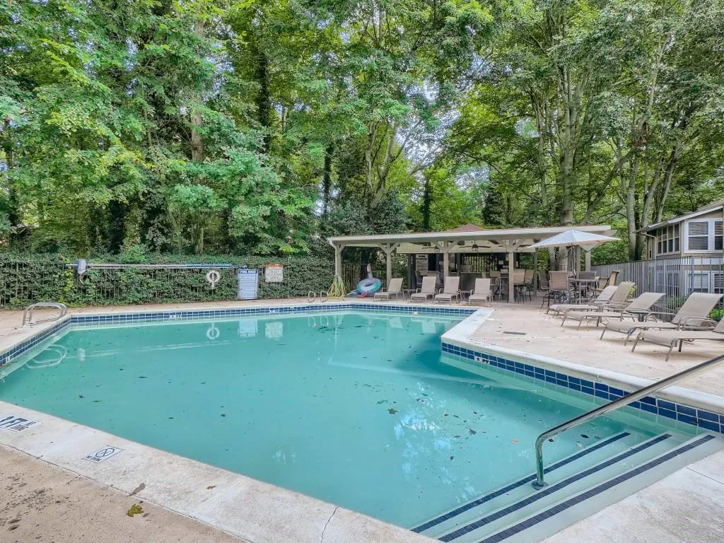 5147 Roswell Road Unit 2, Atlanta, Georgia 30342, 2 Bedrooms Bedrooms, ,1 BathroomBathrooms,Residential,Sold,5147 Roswell Road Unit 2,7114351