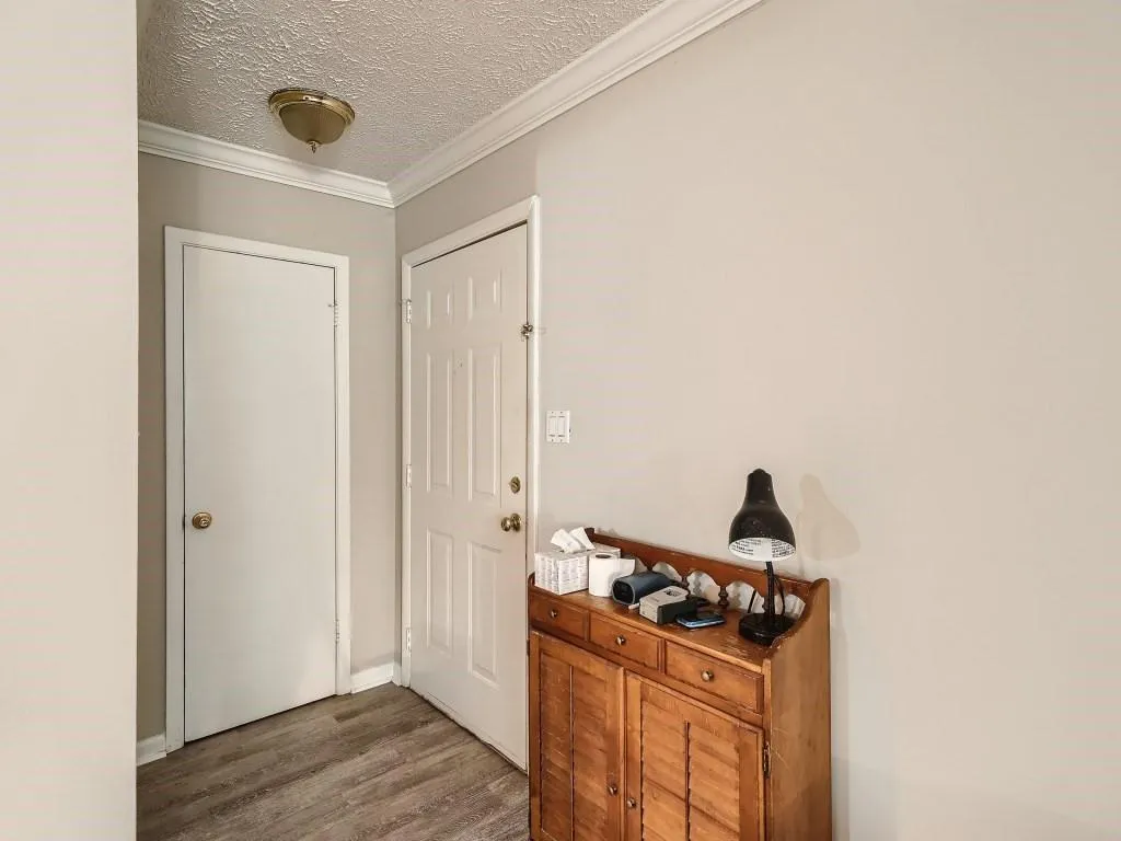 5147 Roswell Road Unit 2, Atlanta, Georgia 30342, 2 Bedrooms Bedrooms, ,1 BathroomBathrooms,Residential,Sold,5147 Roswell Road Unit 2,7114351