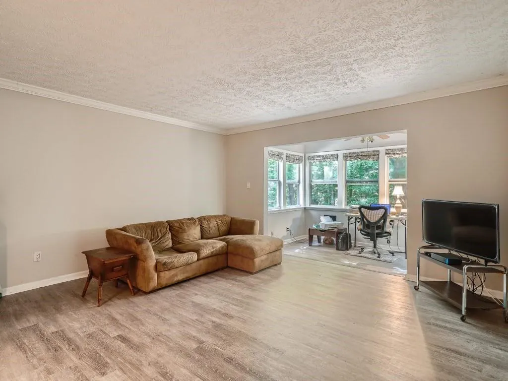 5147 Roswell Road Unit 2, Atlanta, Georgia 30342, 2 Bedrooms Bedrooms, ,1 BathroomBathrooms,Residential,Sold,5147 Roswell Road Unit 2,7114351